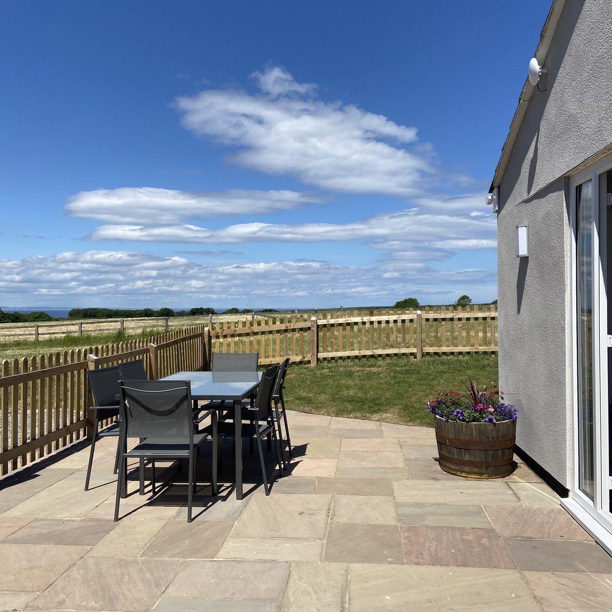Farm Retreat sleeps up to 7 people and multiple dogs stay for free! 
Just 1 mile from the beach &amp; surrounded by countryside.

Very limited availability for July &amp; August... Book your staycation now at saltburnholidaylets.co.uk #staycation #saltburnbythesea #bookdirect