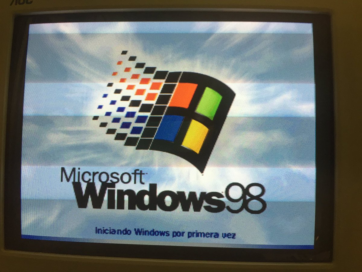 albertocazon1's tweet photo. Mi #ibm365 #ibmpc365 #ibm #RETROGAMING a nuevo!! P200 32mb #matrox-millenium 8mb hdd-ibm 4gb #soundblaster16 isa y agrege expansor usb pila de bios y parche para que #windows98 lea usb! https://t.co/9iLPO4ymYd
