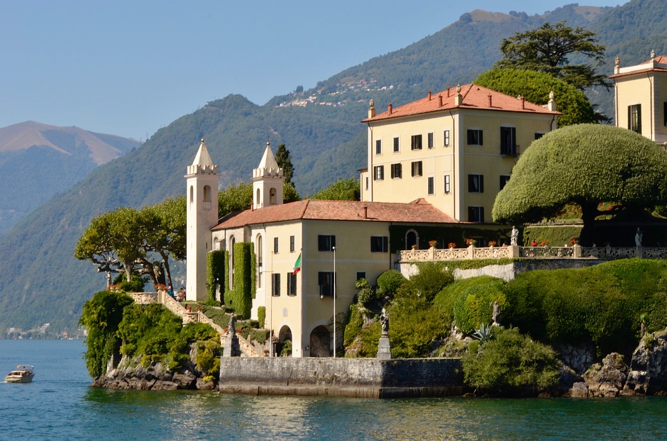 LakeComo.it tweet media