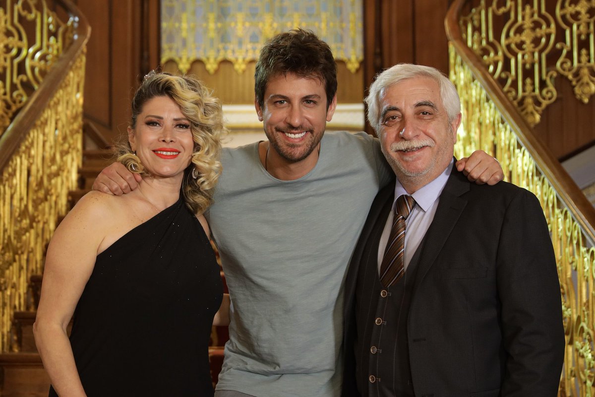 DiziciBagyan's tweet photo. Yapımcılığını Juli Sanat’ın üstlendiği, başrollerini Birand Tunca, Aslıhan Malbora, Tuğba Melis Türk ve Halil İbrahim Kurum’un paylaştığı, “#OluversinGari” film serisinin çekimlerinden özel kareler basınla paylaşıldı. #foxtv https://t.co/y2mvQdoWC4