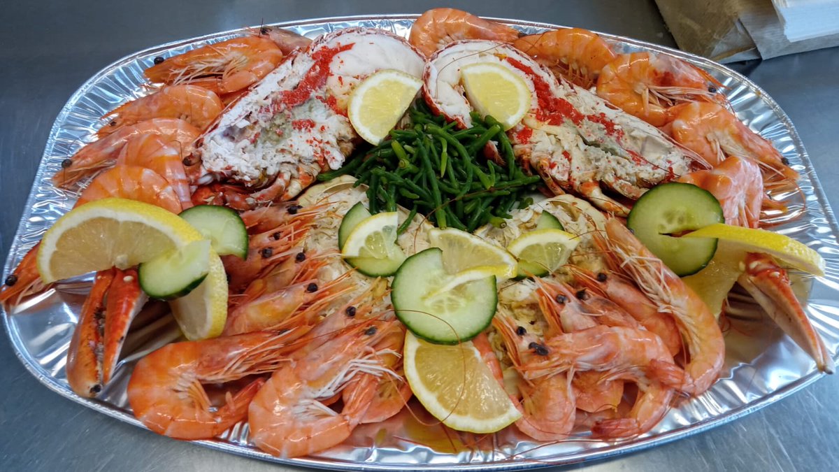 BembridgeFish's tweet image. Someone hasn’t turned up for the platter they ordered. £44.99 but 10% off for first one who wants it. Collect this pm.