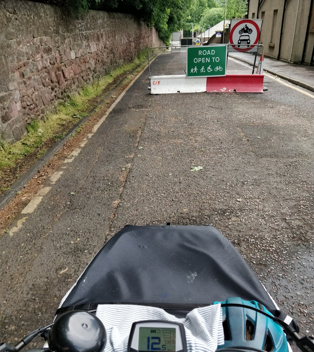 AlexDRobertson's tweet photo. #ThanksfortheSpace Lovely cycle from swimming at the Gyle, canal to town, around the south side visiting various shops and then up to parents using a huge amount of the spaces for people infra. https://t.co/I3L9dxH481