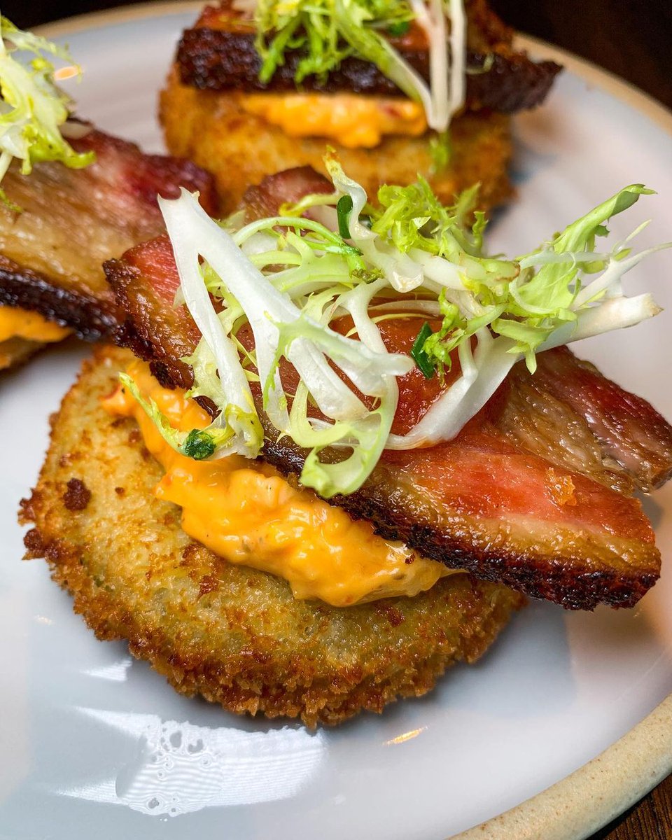 ybrestaurants's tweet photo. Do you think this would be enough to satisfy your brunch cravings? π³ β
β
πΈ: @badandboozybrunch #Yardbird #YardbirdBrunch #SouthernGoodness #stickybun #friedchickensandwich #friedgreentomatoes #maplebacondonuts #brunchgoals https://t.co/GkIv3KbYAI