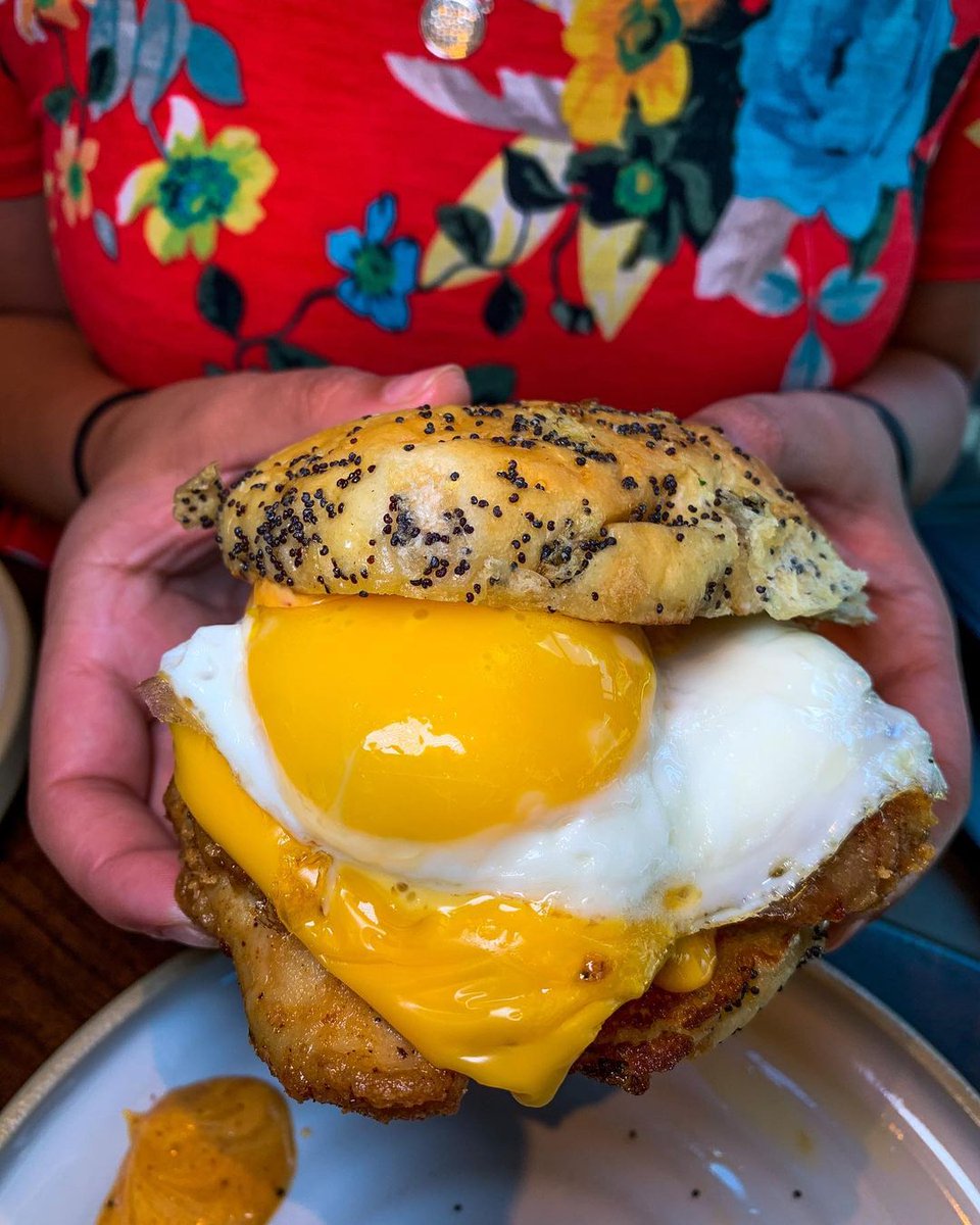 ybrestaurants's tweet photo. Do you think this would be enough to satisfy your brunch cravings? π³ β
β
πΈ: @badandboozybrunch #Yardbird #YardbirdBrunch #SouthernGoodness #stickybun #friedchickensandwich #friedgreentomatoes #maplebacondonuts #brunchgoals https://t.co/GkIv3KbYAI