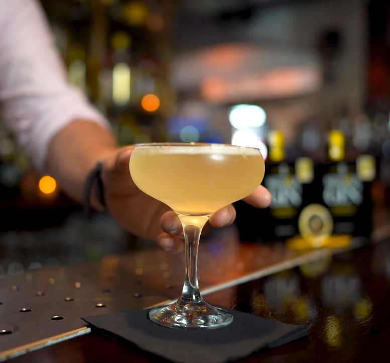 People with no interest in #whiskey can still benefit from being a DRAM token holder.

But for those who do enjoy a dram, why not try one of our distillery partner @kinsalespiritsco''s whiskey cocktail recipes this weekend:

buff.ly/3izhByT

🥂