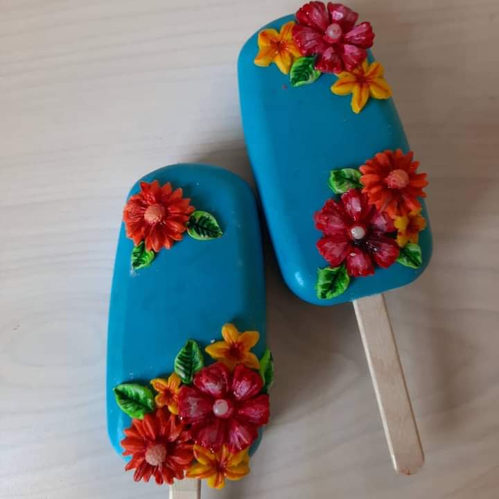 Floral popsicles 🌺🌻💐🌸🌷
Which is your favourite 1-6?
.
.
.
.

#funkydelightables
#fudgepopsicles
#floralpopsicles 
#glorytreats
#desserts
#flowers
#chooseyourfave