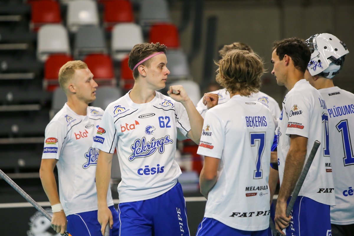 LFS_floorball's tweet photo. 📸 @Lekrings un @talsifk cīnās par vietu finālā #florbols #floorball https://t.co/IJ6gNFDGK5