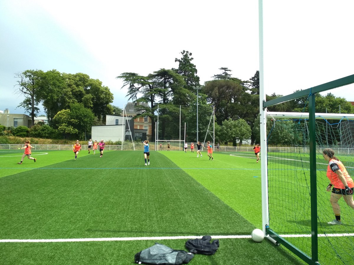 C'est parti pour le match des féminines ! Melting pot entre les équipes