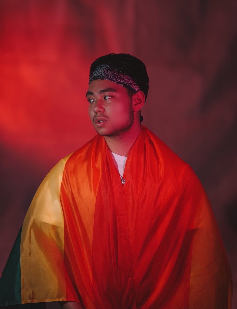 gonz_kris's tweet photo. #Pride I came out as cisgender gay at the age of 13. A thread: https://t.co/UUeW9PFxCL