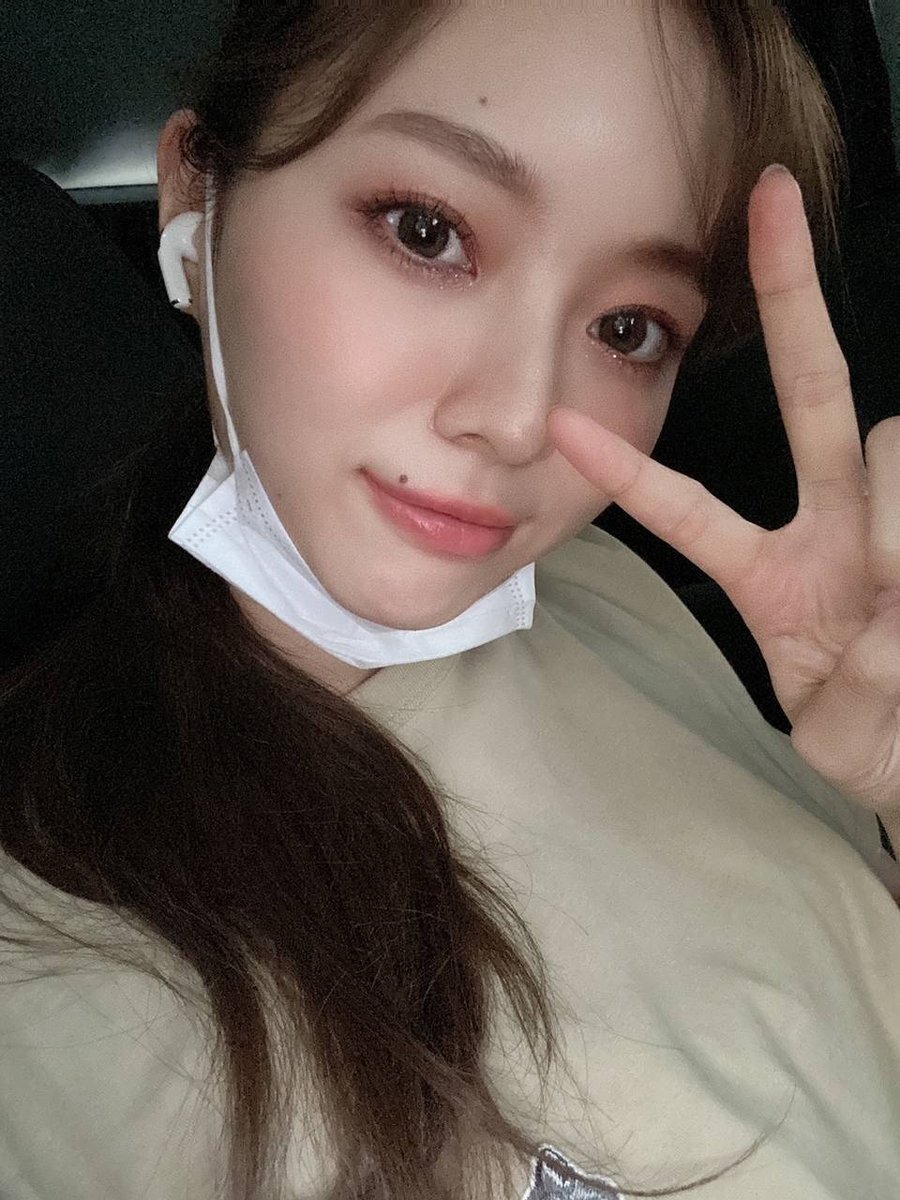 Yuhanto Steinnbelt Twitterren 梅泽美波mail 标题 Peace 因为刚结束摄影所以妆容和发型都和平时不 太一样一会还有收录所以该恢复成平时的梅泽了