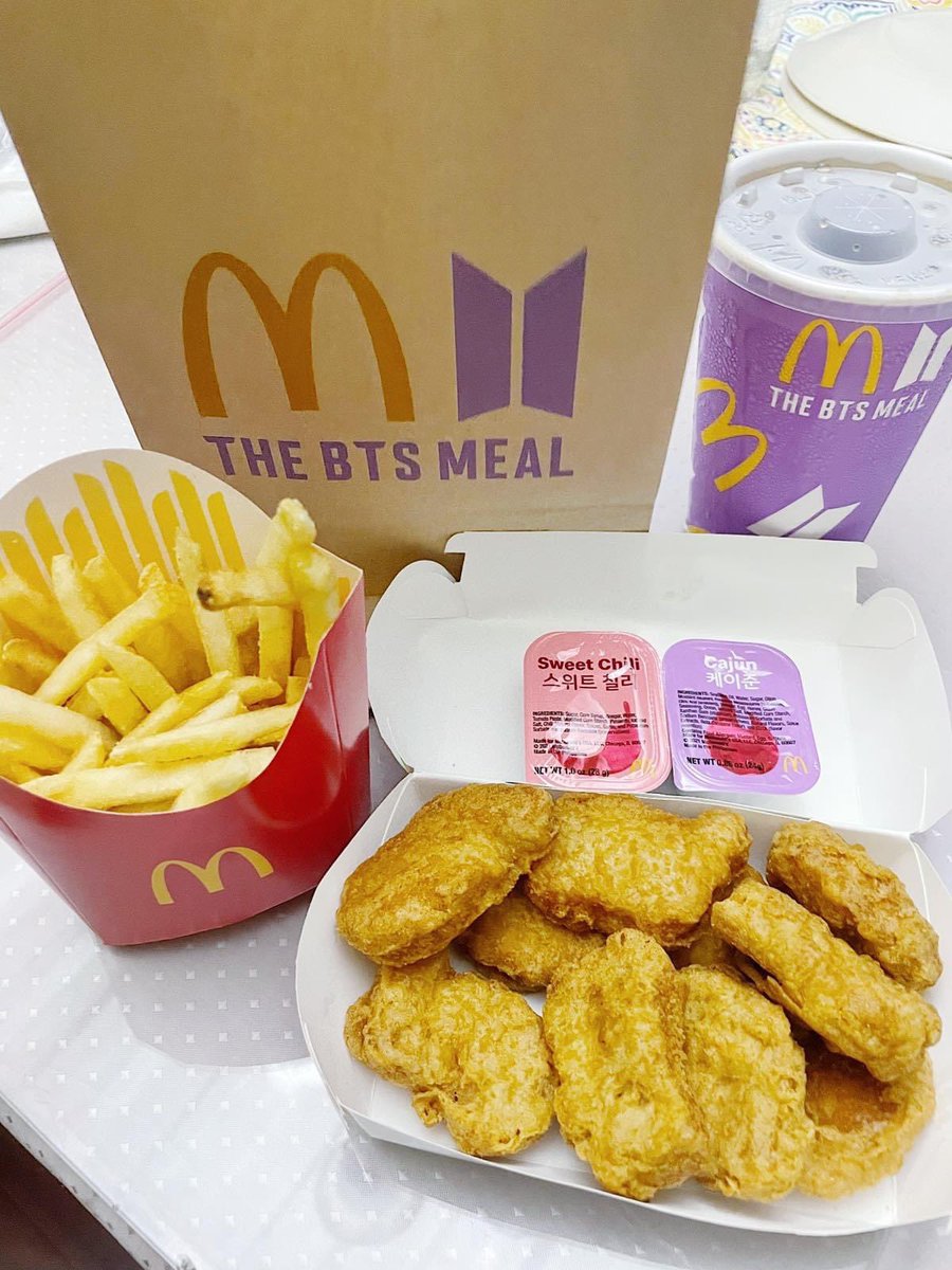 MMMSHOP125's tweet photo. Celebrate Father’s Day with BTS Meal! 🤗

Get a chance to win 1 BTS meal tomorrow by following the mechanics below.

📌 must be following @MMMSHOP125 and turn notifs on
📌 retweet and like this post

Ends tomorrow at 10am. Goodluck! 💜
#MMMSHOPGiveaways 
Photo credits: McDonalds https://t.co/zqJoMg7CIc