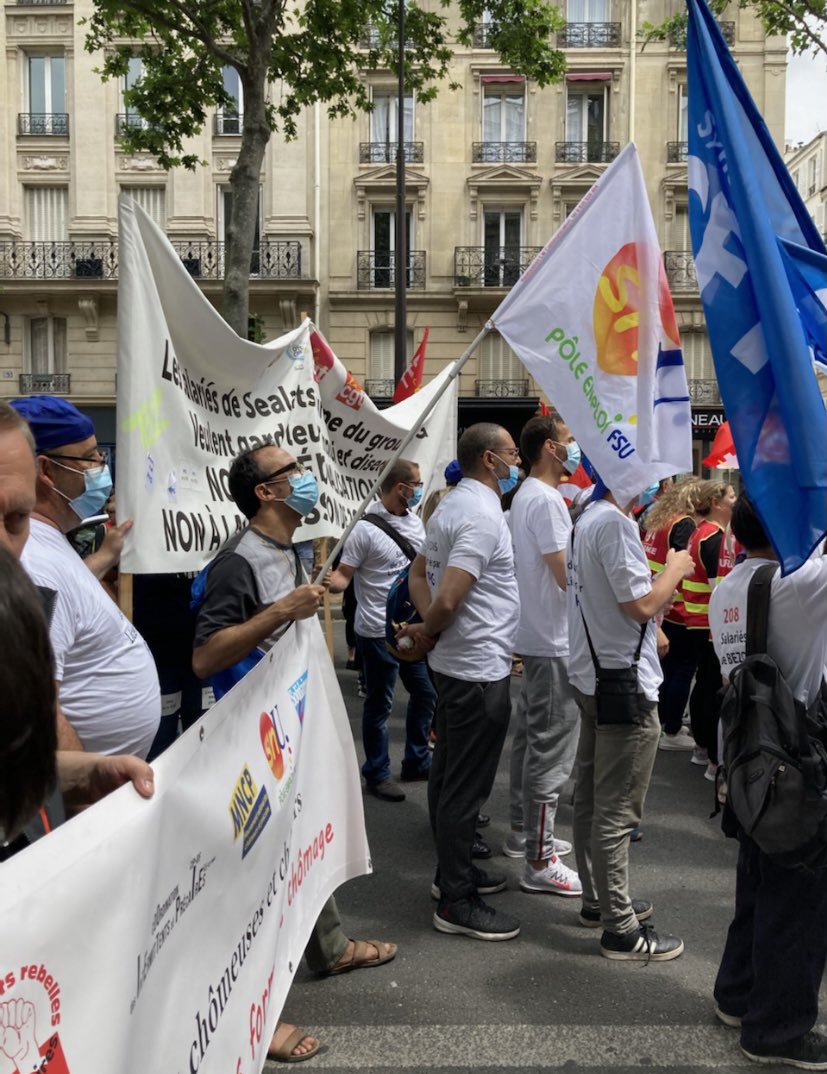 FSUEMPLOIOCC's tweet photo. Le @SnuPoleEmploi dans la manifestation parisienne pour le #retrait de la #réforme de l’assurance chômage ! Pour en finir avec les #licenciements, le #chômage et la #précarité !!! @ac_contact #APEIS @CNTPEP_CGT @Federation_MNCP @droitaulogement @lacgtcommunique @UnionSolidaires https://t.co/Mmi270hwfI