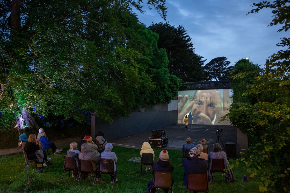 CoisCeim's tweet photo. TONIGHT'S broadcast of IN THE MAGIC HOUR comes from the beautiful ball alley in #Listowel, Kerry &amp; #DanceHouse and features award-winning poet, Siobhán Ní Dhomhnaill as the interviewee 

WATCH from 9.30PM on: https://t.co/t1QOMTb7pW

#brighteningair #inthemagichour #artsIreland https://t.co/1Jujaw9vB9