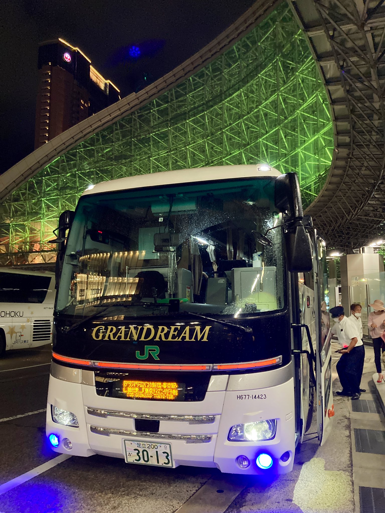 ま 金沢駅22 30 バスタ新宿6 30 グランドリーム金沢2号 このままだとマジで阪神が優勝してしまう アンチ阪神として 中日ファンとして なんとか阻止しないといけないので神宮球場へ向かう 金沢から東京行き新幹線の終車は21時 夜行急行 能登 が