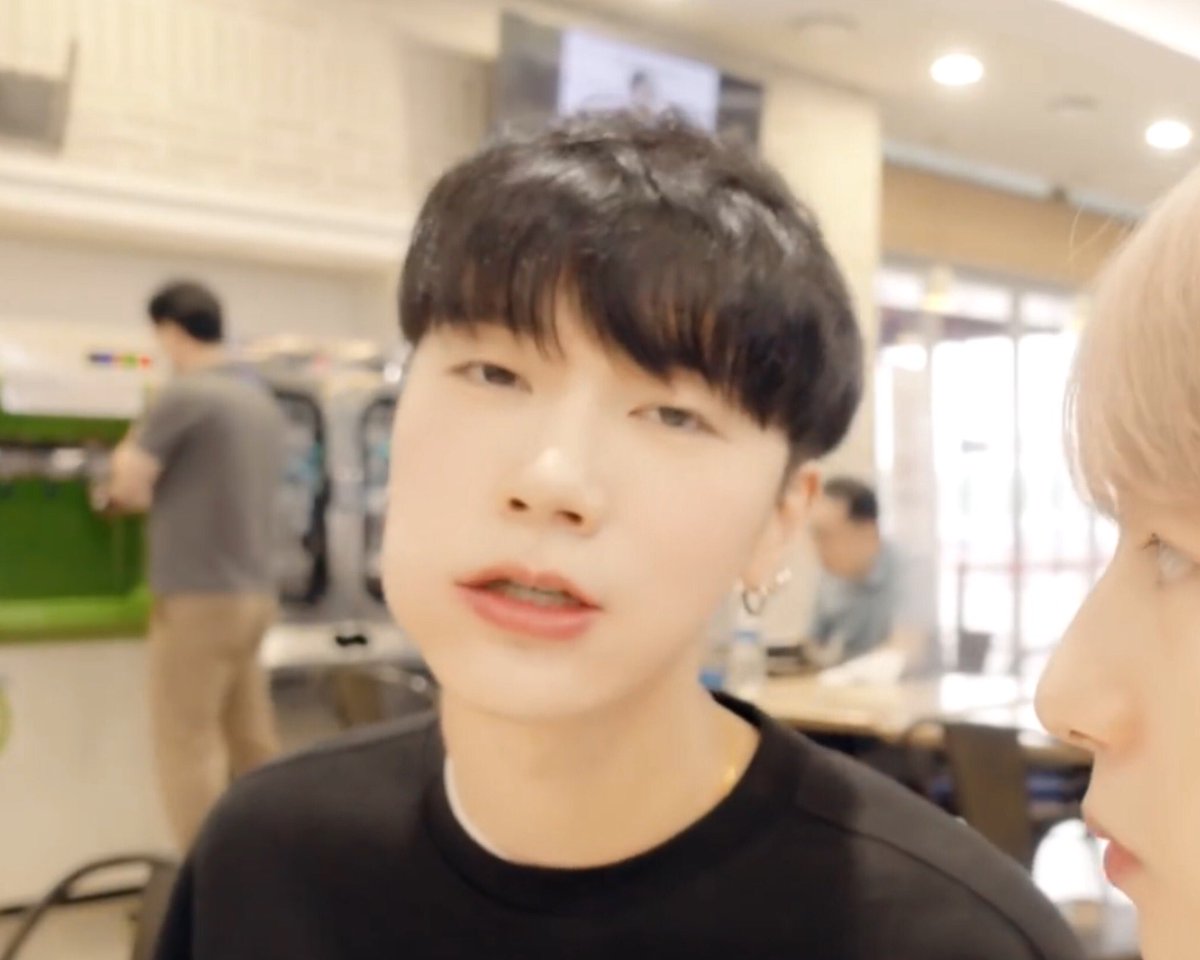 นายน้อยสิบ tweet media