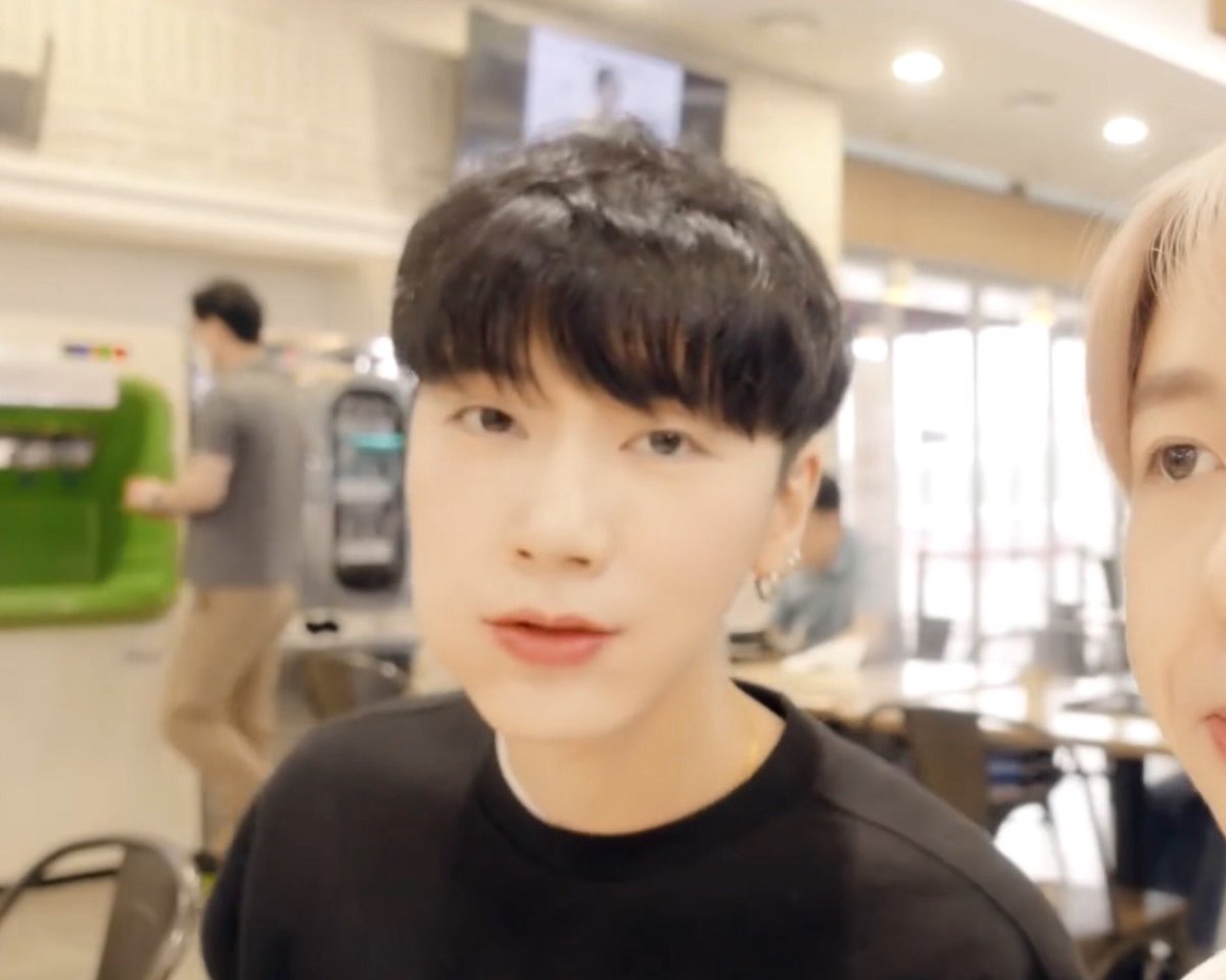 นายน้อยสิบ tweet media