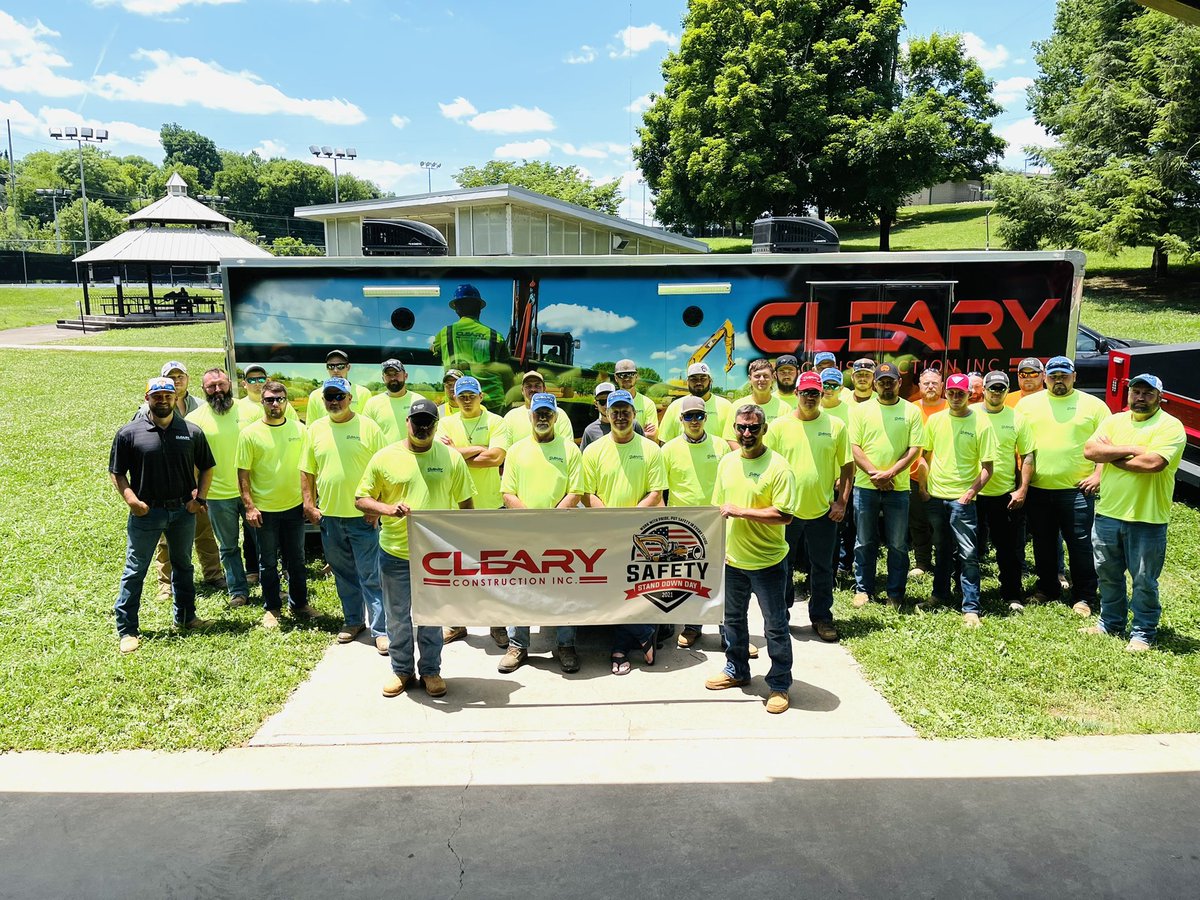 clearyconst's tweet photo. This week our crews participated in Trench Safety Stand-Down Week. Thanks to all our crews for coming together to learn more about being safe while providing water, sewer, & gas to the communities we serve! #TSSD2021 #ClearyStrong @UnitedRentals @NUCA_National #MeridianSafety https://t.co/LDqiyqcjn6