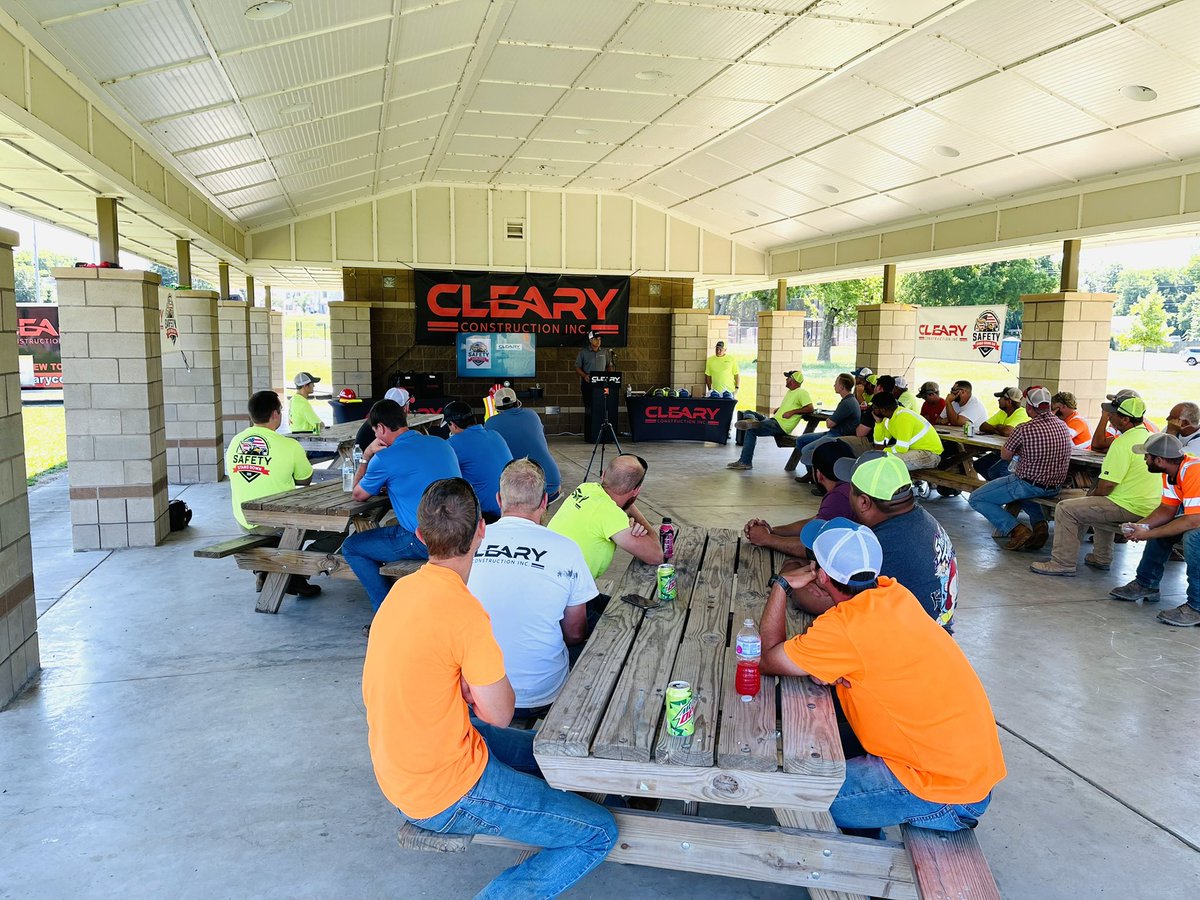 clearyconst's tweet photo. This week our crews participated in Trench Safety Stand-Down Week. Thanks to all our crews for coming together to learn more about being safe while providing water, sewer, & gas to the communities we serve! #TSSD2021 #ClearyStrong @UnitedRentals @NUCA_National #MeridianSafety https://t.co/LDqiyqcjn6