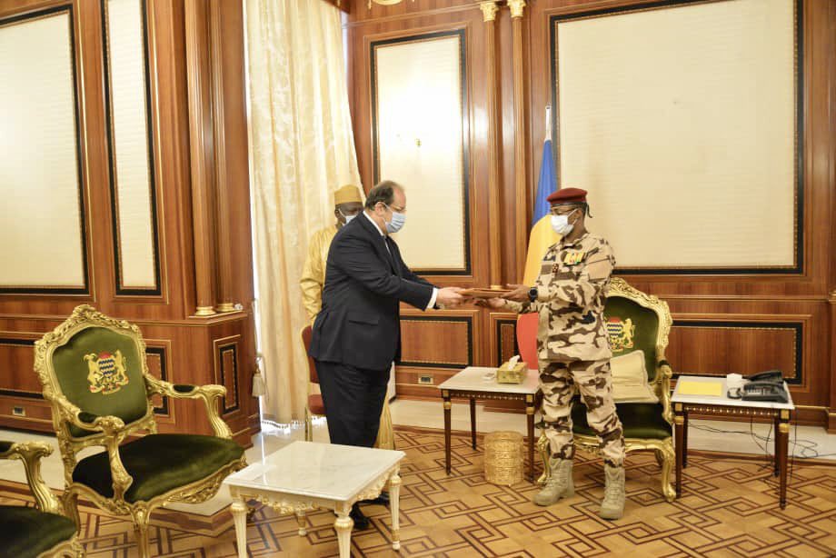 Mahamat Idriss Deby Itno (@marechalmidi) on Twitter photo J’ai accordé ce matin, une audience à la délégation égyptienne conduite par le Ministre Abbas Kamil, porteur d’un message du Président égyptien <a href="/AlsisiOfficial/">Abdelfattah Elsisi</a> .
La redynamisation de la coopération tchado-égyptienne a aussi été évoquée lors de cette entrevue. J’ai accordé ce matin, une audience à la délégation égyptienne conduite par le Ministre Abbas Kamil, porteur d’un message du Président égyptien <a href="/AlsisiOfficial/">Abdelfattah Elsisi</a> .
La redynamisation de la coopération tchado-égyptienne a aussi été évoquée lors de cette entrevue.