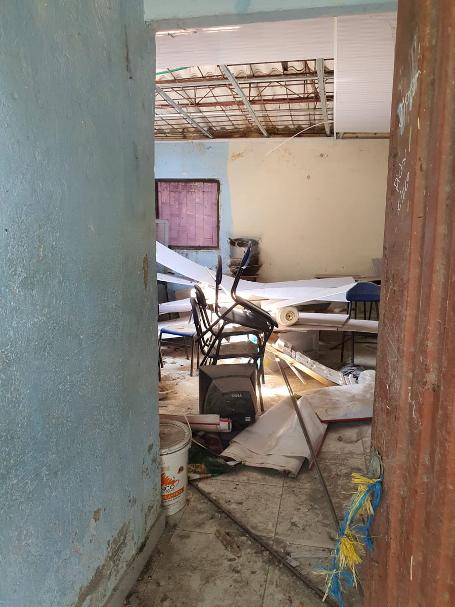 Edumag2025's tweet photo. Escuelas en el piso, por falta de personal administrativo. https://t.co/H8jyysomVx