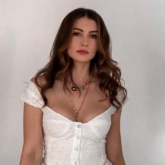 theroseea's tweet photo. Çiçek gibi tazecik #BurcuÖzberk #AşkMantıkİntikam https://t.co/bePePVsZbx