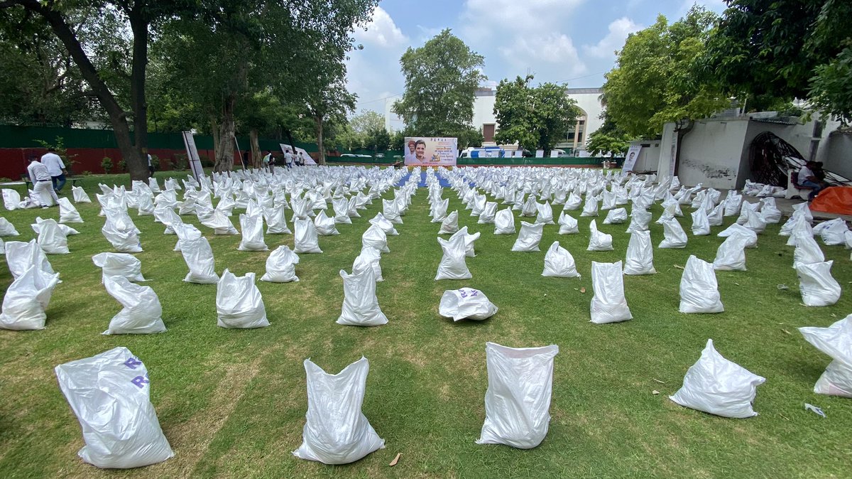 Gauravj_iyc's tweet image. राहुल गांधी की के जन्मदिवस के उपलक्ष्य पर युवा कांग्रेस द्वारा राशन वितरण। 

Ration distribution by Indian Youth Congress on the occasion of @rahulgandhi ji’s birthday. #indianyouthcongress #withcongress #RahulGandhiBirthday