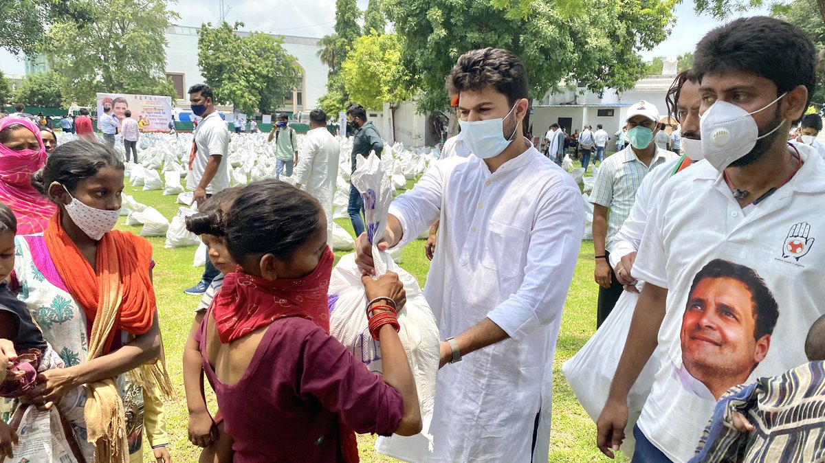 Gauravj_iyc's tweet image. राहुल गांधी की के जन्मदिवस के उपलक्ष्य पर युवा कांग्रेस द्वारा राशन वितरण। 

Ration distribution by Indian Youth Congress on the occasion of @rahulgandhi ji’s birthday. #indianyouthcongress #withcongress #RahulGandhiBirthday
