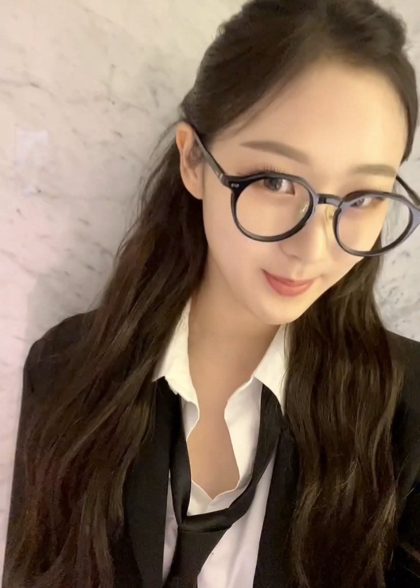 picsofgiselle's tweet photo. SHE IS A WHOLE CUTIE https://t.co/75a4S87JvH