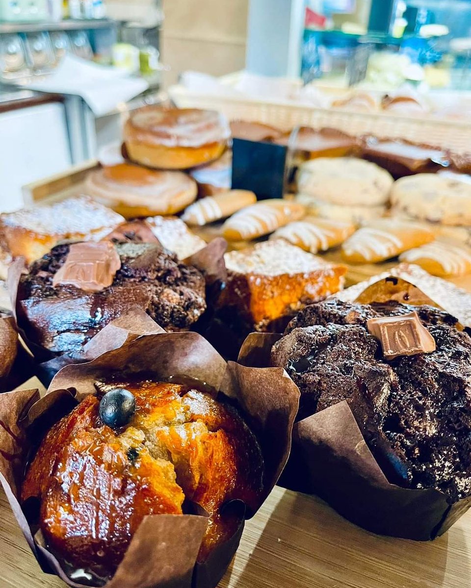 Happy Saturday from Baked Citywest where we finally got to reopen our doors this morning 🙏

We are excited to serve you the delicious treats our team have been preparing all morning 🥪🥗🍩🧁

#bakedcitywest #reopeningday #citywestshoppingcentre #freshlybakedcakes #brunch #lunch