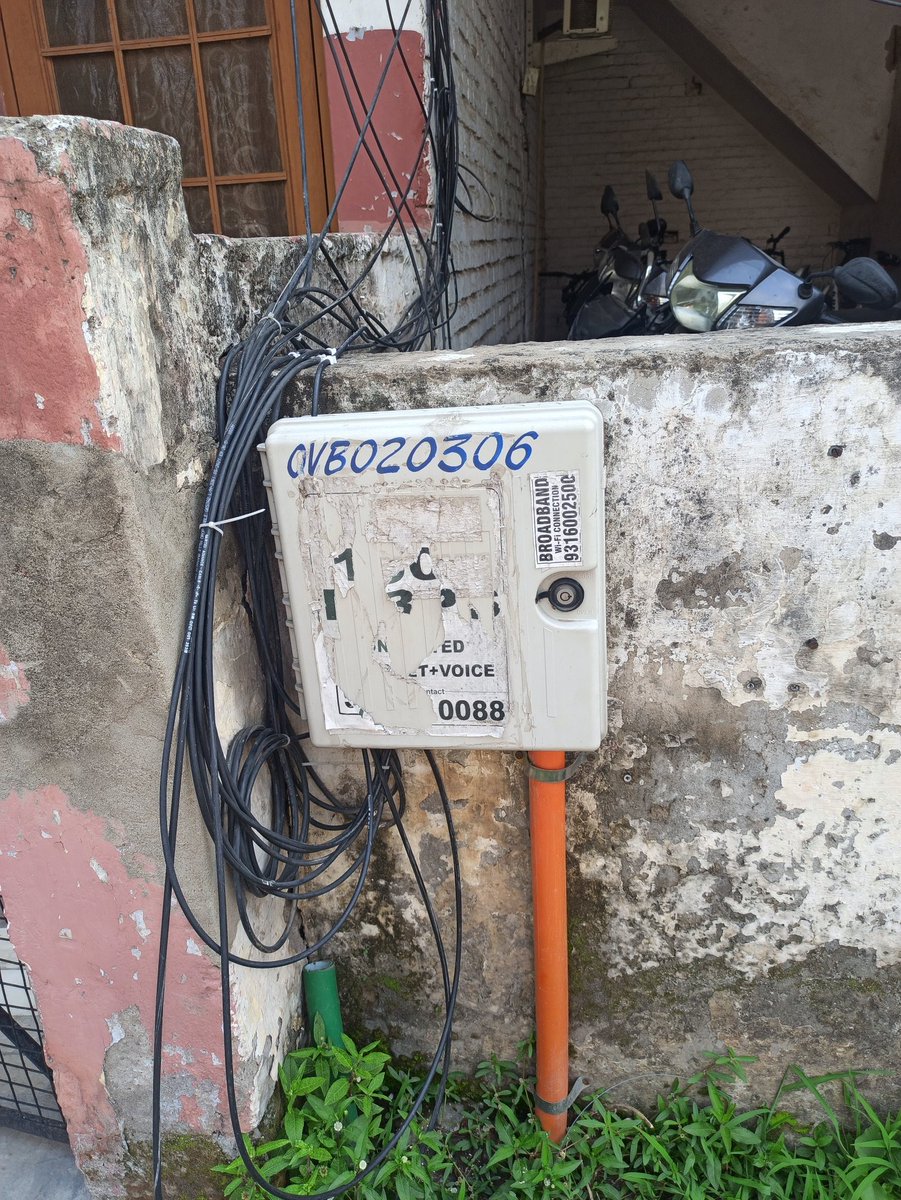 nagarkoti's tweet photo. This is what broadband companies have done in Chandigarh.

Location: Sector 45 D, Chandigarh https://t.co/elRerk2tNu