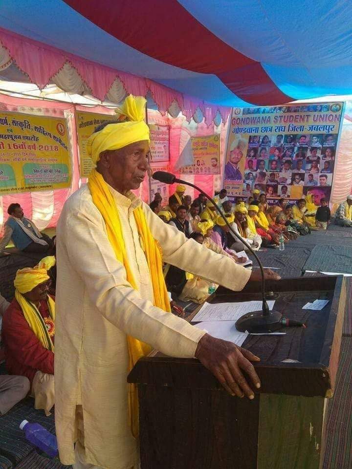 #Gondwana_King 
जब तक हम  गुलाम बने रहेंगे...., 
 तब तक हमारा  समाज भी गुलामी की जकड़ में रहेगा। इसलिये बोलना सीखें, मुँह खोलना सीखें !
जय जोहार। 
जय आदिवासी !!!✊️✊️🌾
#GGP