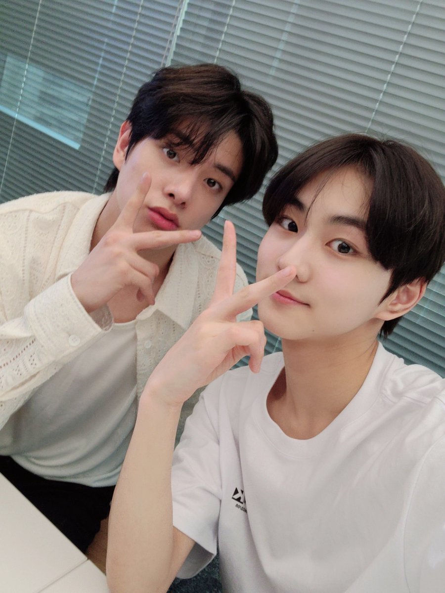 [ #정원’s Moment ] 210619

#JUNGWON: Everyone~ We will start VLIVE in 5 minutes~😆

<a href="/ENHYPEN_members/">ENHYPEN</a> <a href="/ENHYPEN/">ENHYPEN OFFICIAL</a> #ENHYPEN #엔하이픈