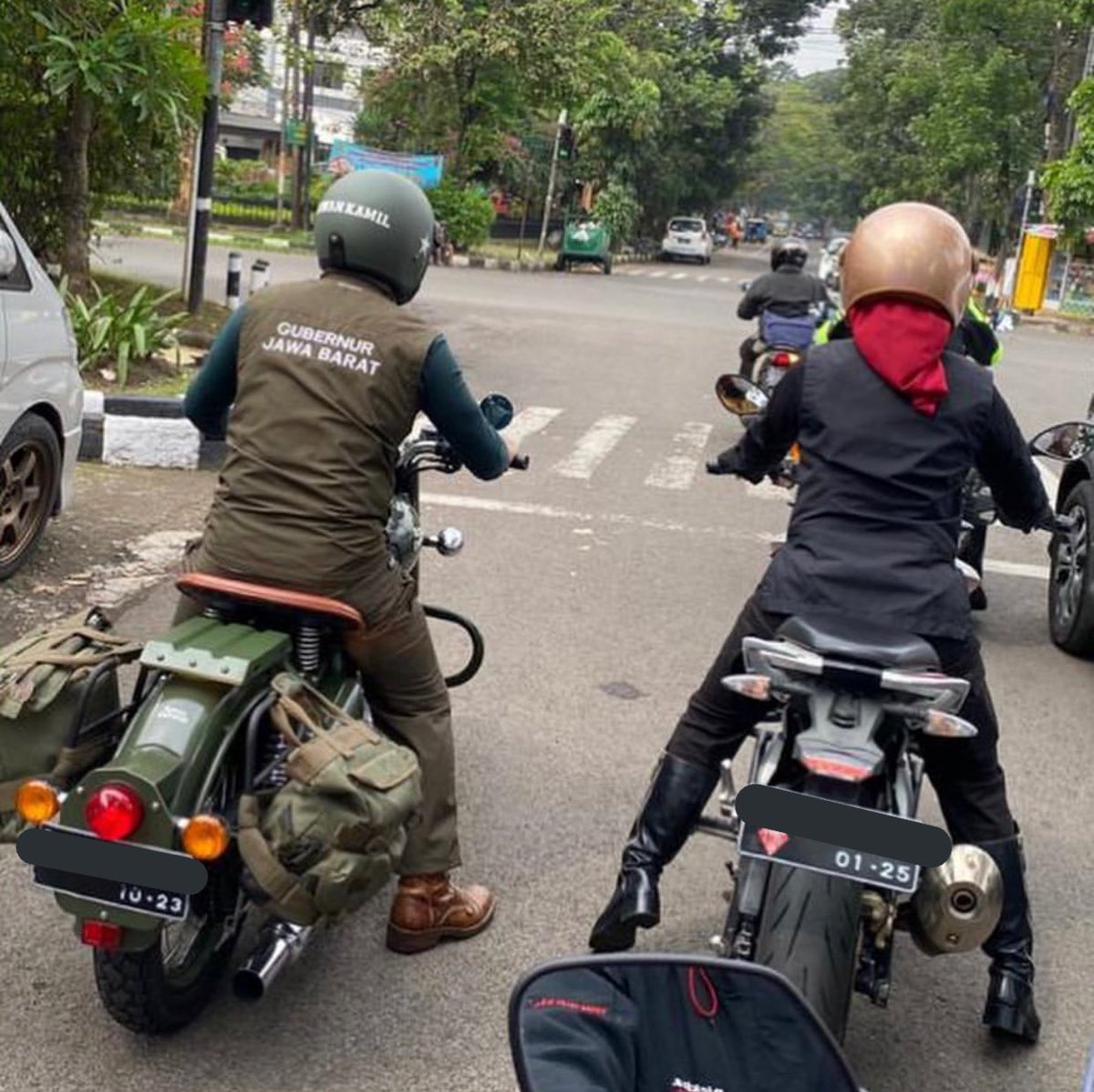 ridwankamil's tweet photo. Semoga masih terkendali melalui 30% kapasitas TT Rumah Sakit. Dan semoga makin lebih terkendali di minggu2 mendatang melalui PPKM mikro dan makin disiplinnya kita dalam menjalankan prokes 5M. https://t.co/3YnghDyMbg