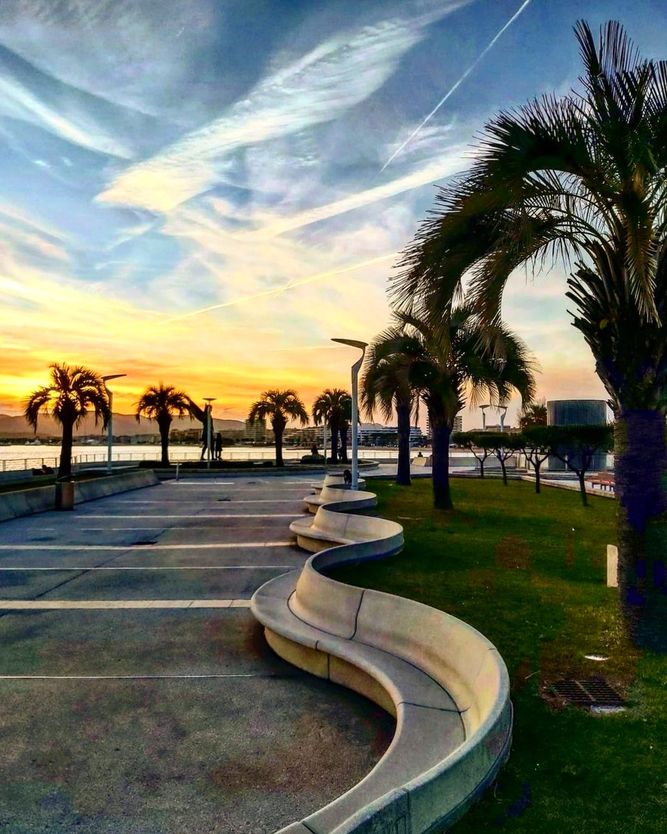 EtwTerp's tweet photo. "Ondulations"
Port de Saint-Raphaël (Var)
#ondulations #artetmaths #mathartist #mathpic #mathlover #photomaths #samediphoto
➡️
https://t.co/Z0WwzlF5Ab
Rendez-moi visite sur Instagram:
➡️ https://t.co/1OVKVNPI8n https://t.co/1T5o4QT33k