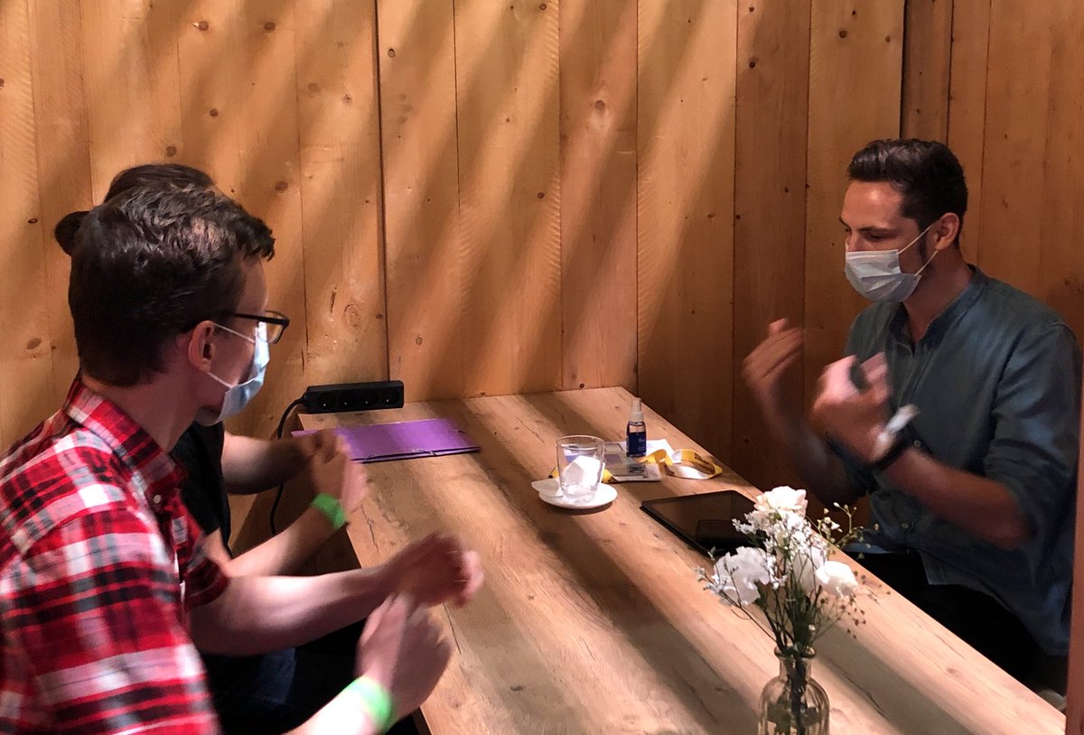 #VivaTech #day4
#speedcoachinglescalator #lescalator 
La passion des coachs = une bonne dose de #PositiveEnergy pour les coachés 👏🏻 Bravo <a href="/Kissbankers/">KissKissBankBank</a> pour votre énergie <a href="/joinlescalator/">L’Escalator</a>