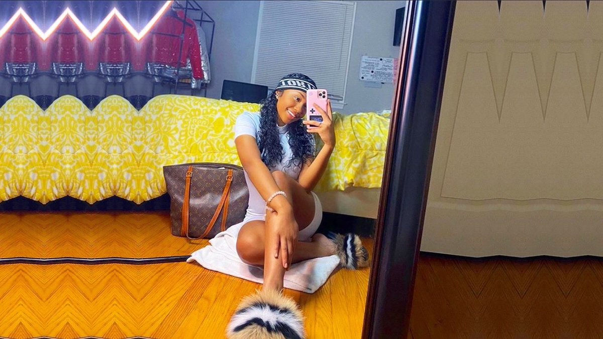 Foxxytoes1's tweet photo. "HALF & HALF" fur slides are a beautiful neutral pattern that combines all our most popular styles, Black and White with Natural raccoon fur tips!
#furslides #foxfurslides #Clippers #customslides #foxxytoesbabe #Ellie #furslippers #slides #torontofashion #gobert #womenslides https://t.co/fglfF6bLe5