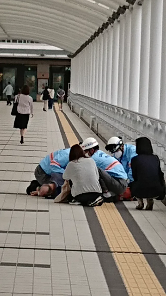 ワクチン接種後、意識失い倒れる！人によっては安全ではない？