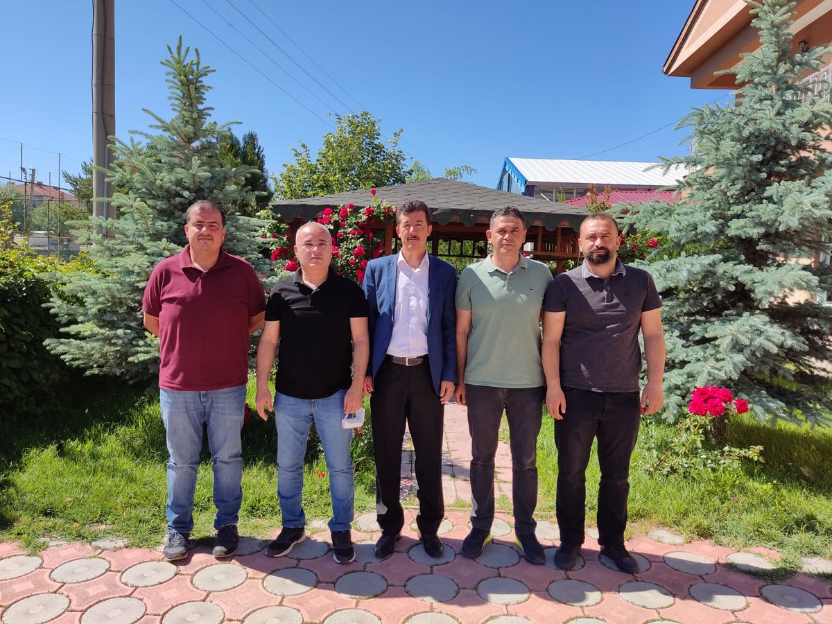 yozucu's tweet photo. Türk Eğitim-Sen Şarkışla İlçe Temsilciliği olarak ilçemiz İlksan delege adayı Fahri ÇELİK ile birlikte Şarkışla Öğretmenevi'de görevimizin başındayız. İlkemiz, önce ülkemiz. https://t.co/jP4C17Y8QW