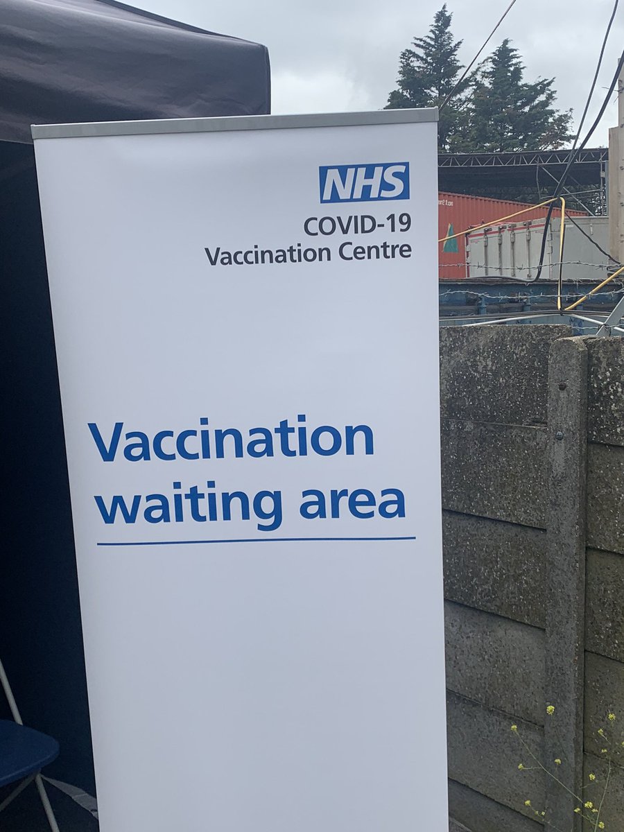 luke__simmonds's tweet photo. Out with @robinh_7 providing support to the NHS Vaccination program in London. @stjohnambulance @SJA_ACR #StJohnPeople https://t.co/Zh76fQDM1r