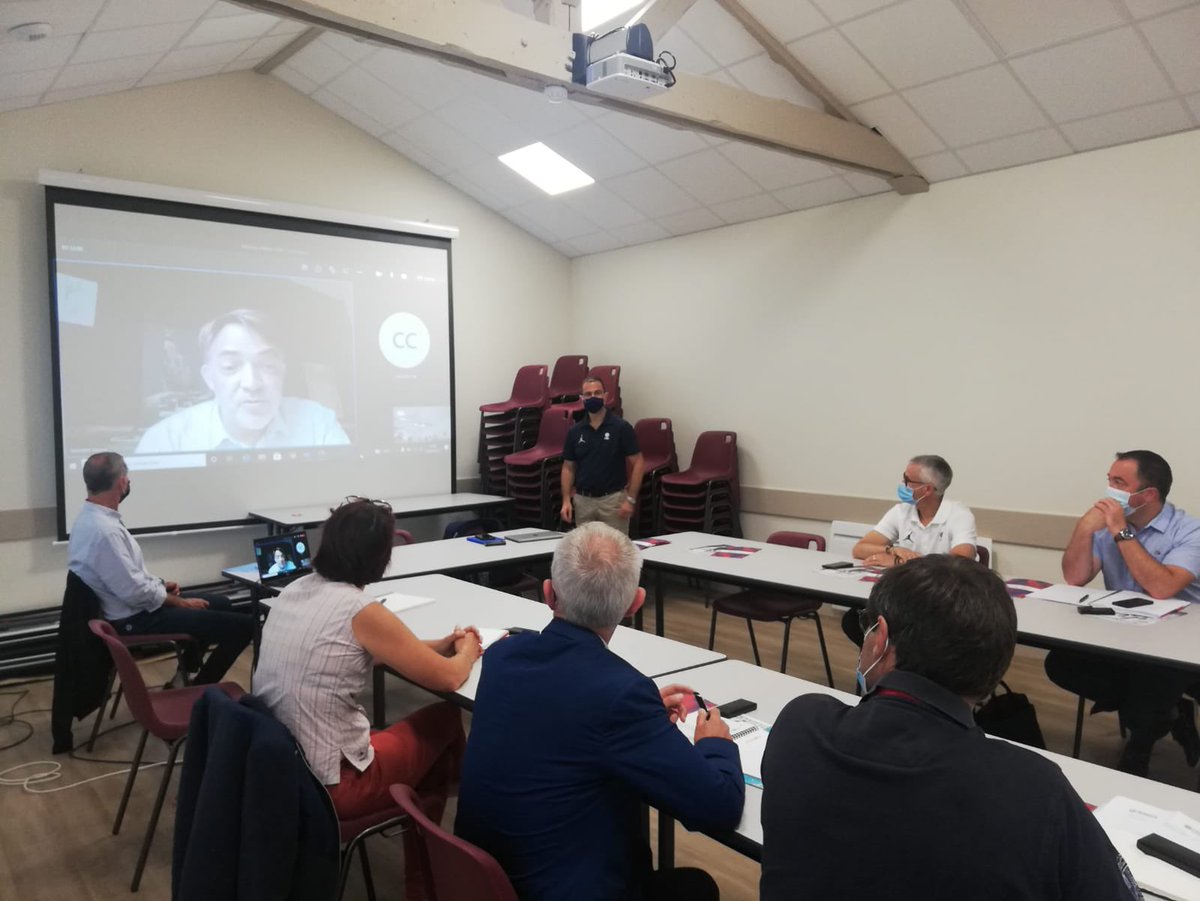 Première réunion d’une série qui va désormais se développer dans le cadre de la convention nationale entre @ffbasketball et @ReseauAndes, à @le_pouliguen. La FFBB au contact des élus locaux dans les territoires pour développer son plan #infra2024. #basketball 🏀🇫🇷