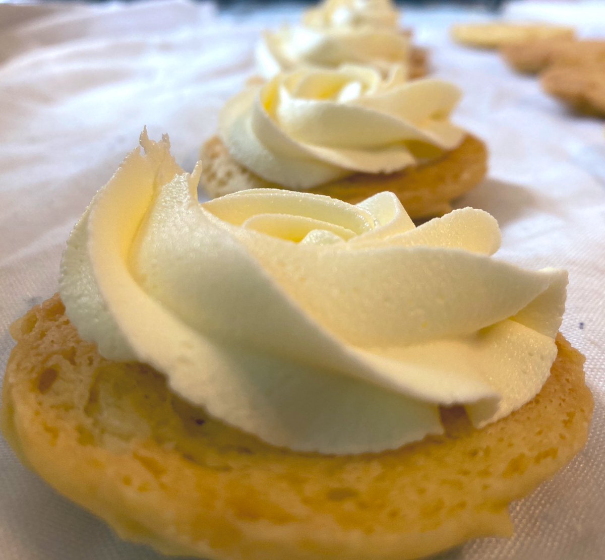 Weekend baking - couldn’t spend it doing anything better 

#bake #decorate #admire #eat #repeat