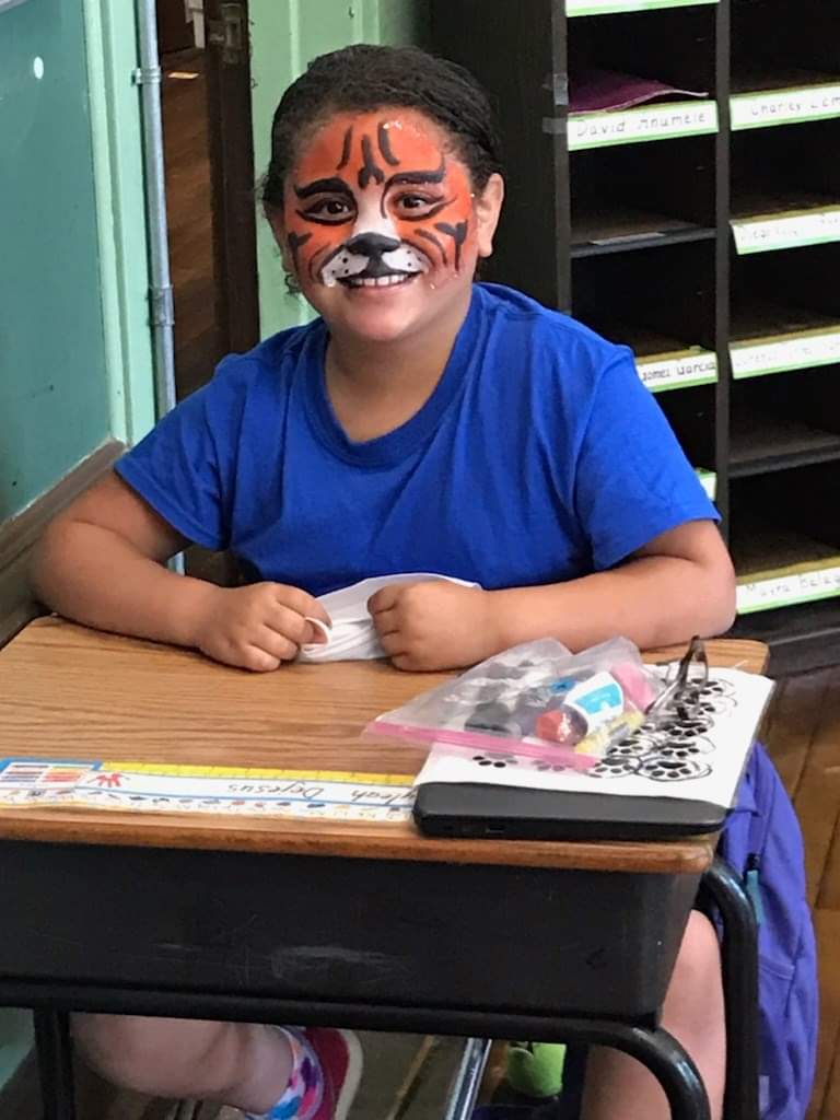 MrsPerrys_Class's tweet photo. Tilton Tigers show their class spirit on the Last Day of School! Blue, white and orange colors of the day. Smiles after an unusual school year but kindness and friendship ROAR in our class! Go TIGERS in room 106! Happy Summer!🐯🌞#kindnessiscool https://t.co/NsEWJ7osSL