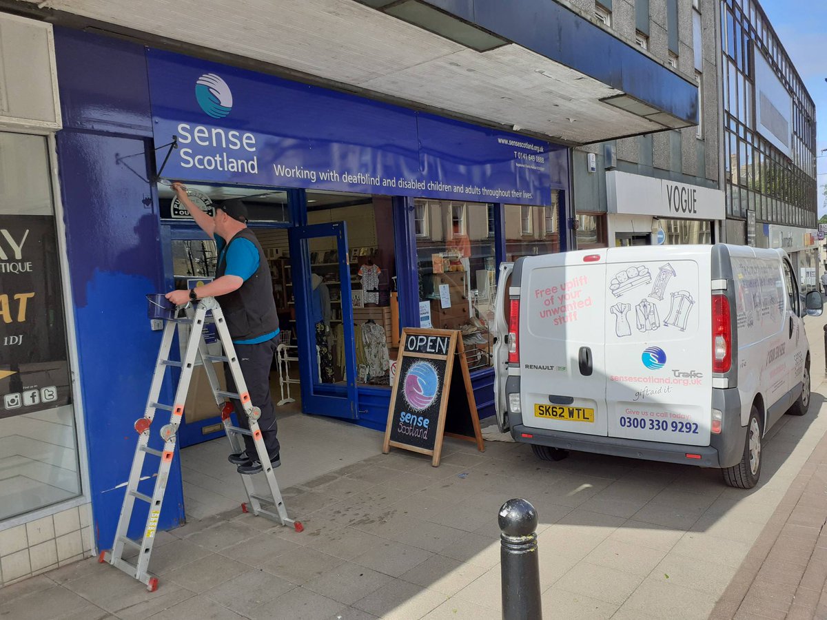 SenseScotland's tweet photo. Hope Dave wasn't feeling too blue after painting the outside of our Falkirk shop. Why not come and inspect his work next time you're down the High Street?
Looks great Dave... missed a bit to the left there...
#GoodInACrisis #BrushWithFame https://t.co/fpQSZRSQKm