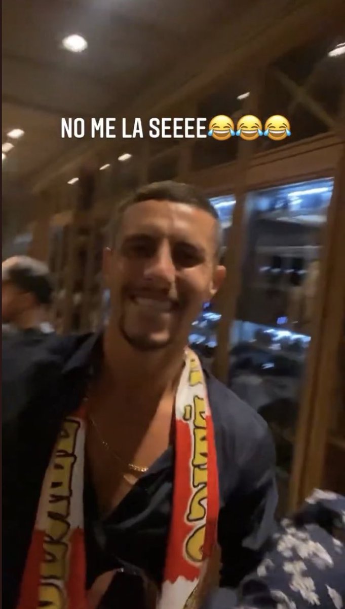 Mario Hermoso celebrando su cumpleaños bufanda al cuello de “Campeones”. Seguimos celebrando 🏆