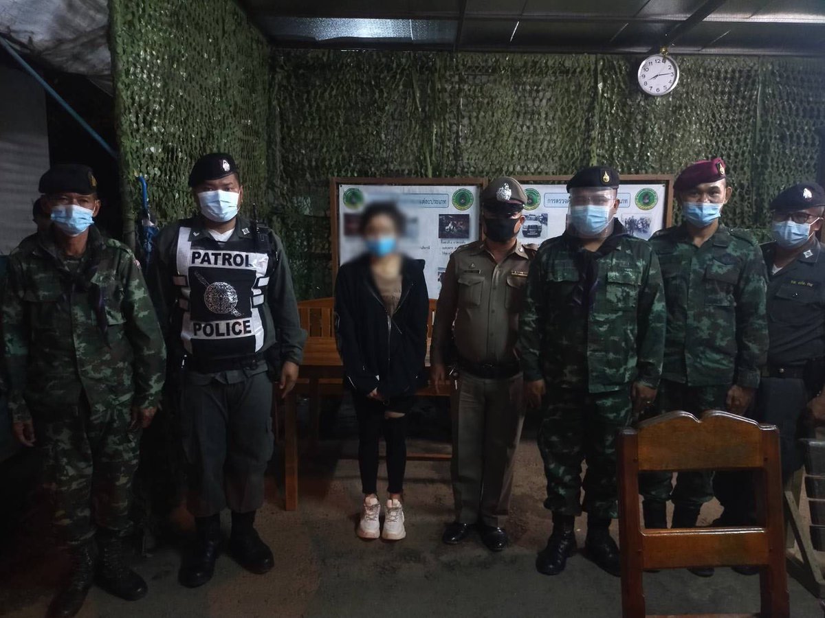 armypr_news's tweet photo. ป้องCOVID19ชายแดน อ.แม่สอด จ.ตาก
“กองกำลังนเรศวร” ตรวจพบผู้ลักลอบข้ามแดนโดยผิดกฎหมาย 14 คน หน่วยได้ทำการวัดอุณหภูมิและดำเนินการตามกฎหมายต่อไป https://t.co/SjViriLdBj