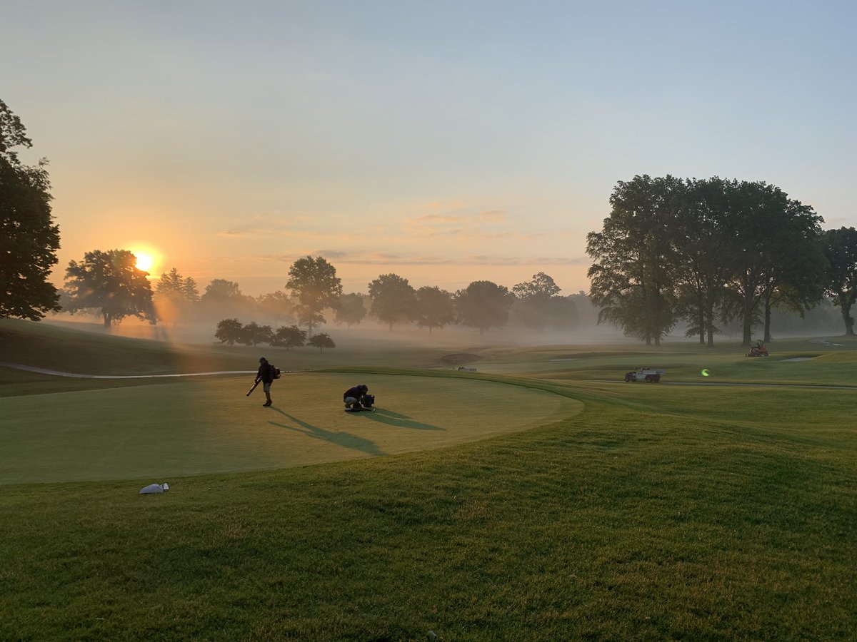 ccrgreens's tweet photo. Nice sunrise this morning as the crew prepares the golf course for play. https://t.co/x96mEVWhg6