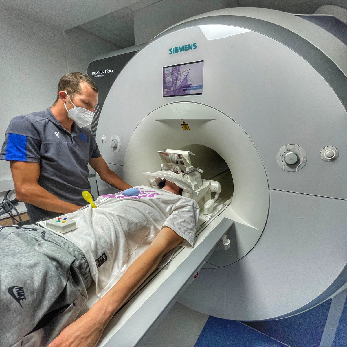 fabiorichlan's tweet photo. Our #fMRI #research project on executive functions in young elite #football (#soccer) players has finally started! 💪🏼⚽ Acquiring tons of data on performance, behavior, health and #brain function and structure 🧠🔬 @plus_1622 #neuroscience #cognitiveneuroscience #sportpsychology https://t.co/OteOnMlgjv