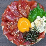 ちょっとした贅沢気分を味わえそう!マグロ&クリームチーズを使用した「漬け丼」レシピ!