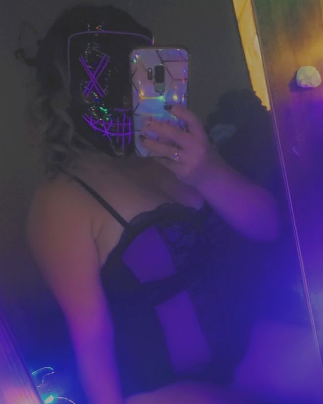 SBeauty666's tweet photo. 🎶Darling don't leave me🎶
🎶You said you'd love, me forever🎶
#onlyfans #onlyfansgirl #sexy #brunette #busty #bustynatural #bustyqueens #sniffr #undies #SubscribeLinkInBio #subscribe https://t.co/D48RoG5L0Q