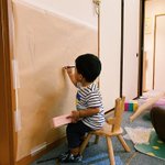 無印の模造紙を壁に貼れば自由に絵が書ける!お子さんのラクガキはセンスを磨く時